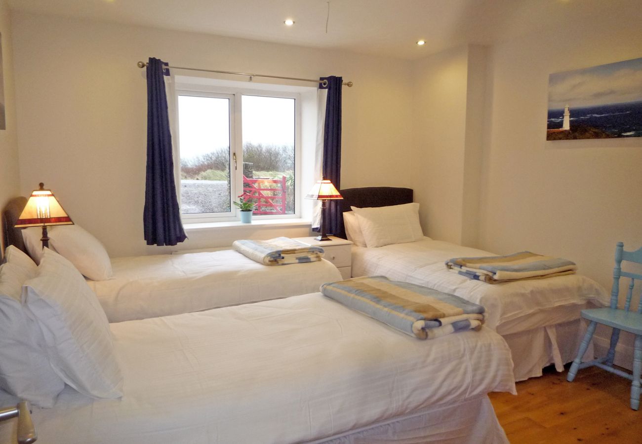 Fourteens Holiday Home, Seaside Holiday Accommodation Available in Ballinskelligs County Kerry