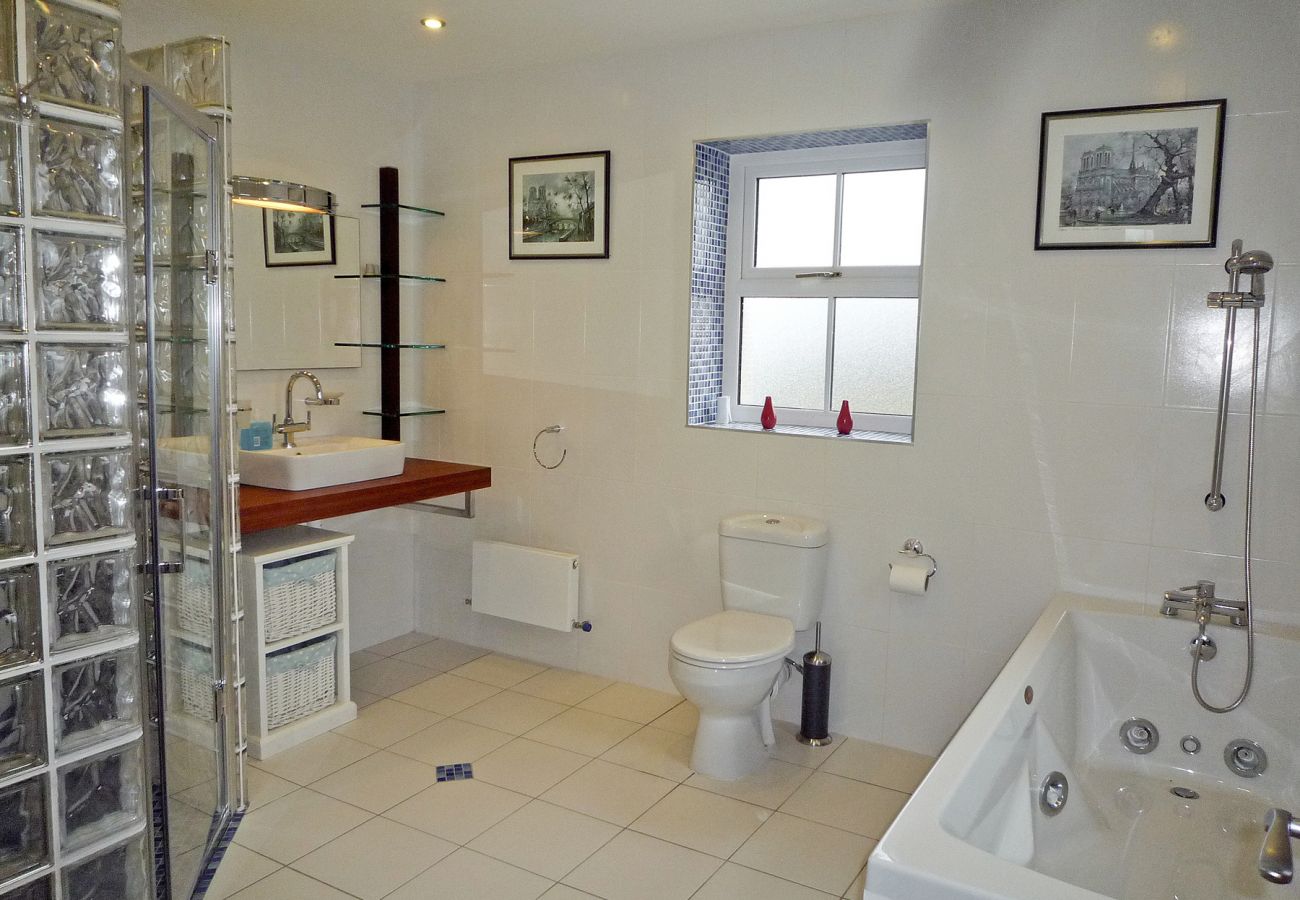 Fourteens Holiday Home, Seaside Holiday Accommodation Available in Ballinskelligs County Kerry