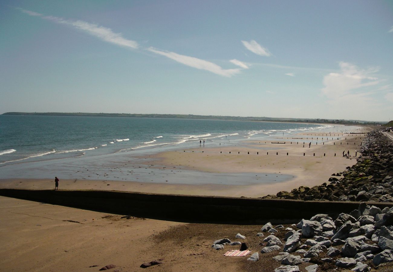 Youghal Beach, Cork © Fáilte Ireland