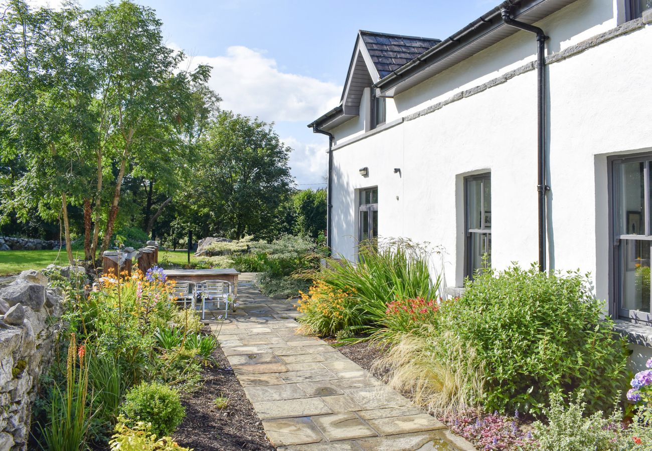 Ballyquirke House, Large and Luxury Holiday Accommodation in Moycullen, Connemara, County Galway