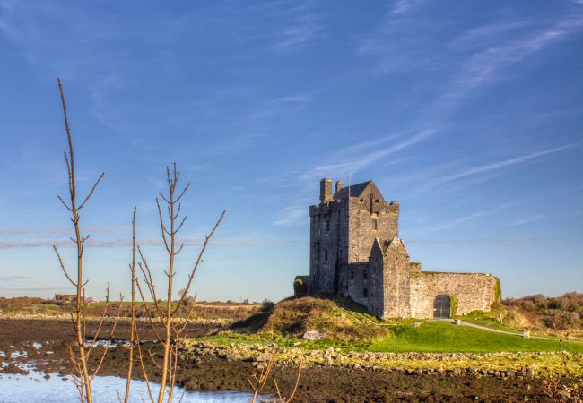 Dunguaire Castle, Kinvara, County Galway ©Failte Ireland © Courtesy of Stephen Duffy