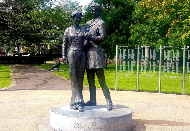 Rose of Tralee Statue, Tralee, Co Kerry © Failte Ireland