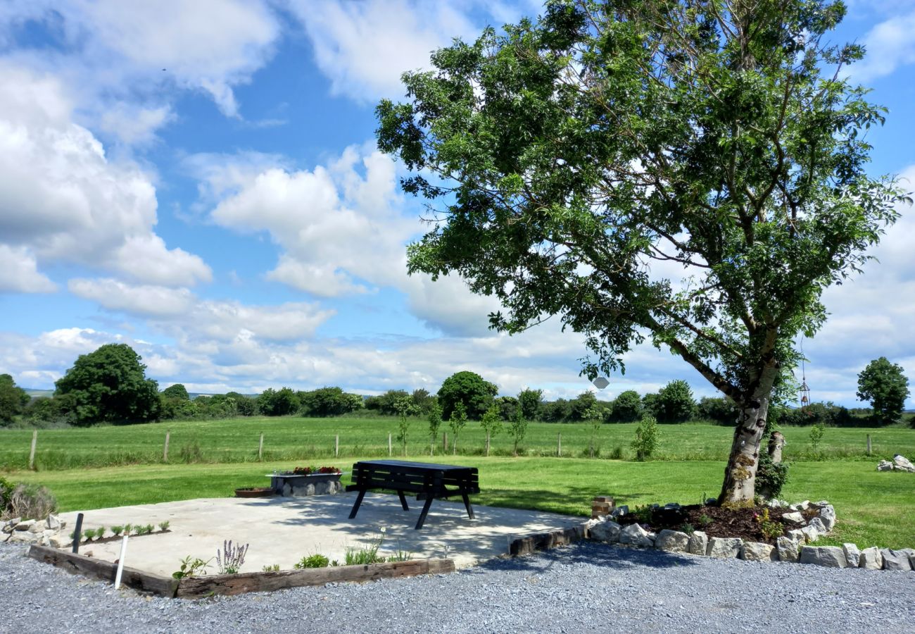 Rowan House, Pretty Secluded Holiday Accommodation near Castleisland, County Kerry