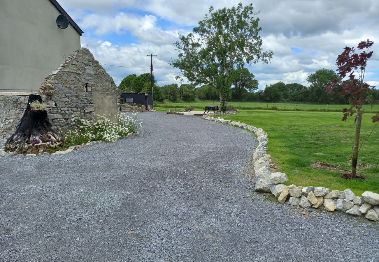 Rowan House, Pretty Secluded Holiday Accommodation near Castleisland, County Kerry