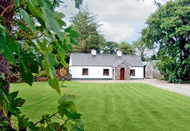 Pretty Self-Catering Holiday Cottage Clydagh Lodge near Castlebar, County Mayo