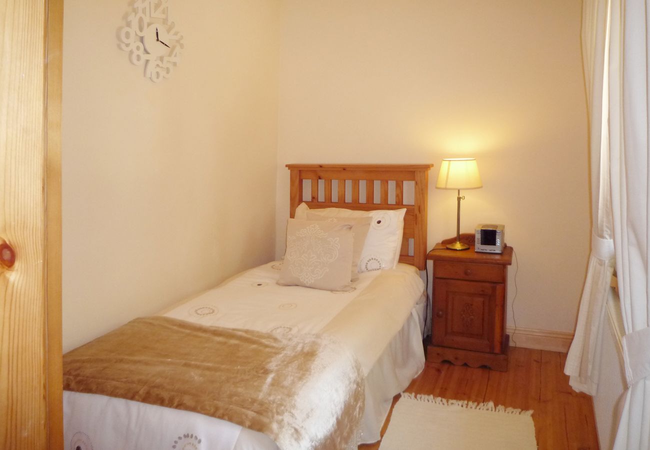 Pretty Self-Catering Holiday Cottage Clydagh Lodge near Castlebar, County Mayo