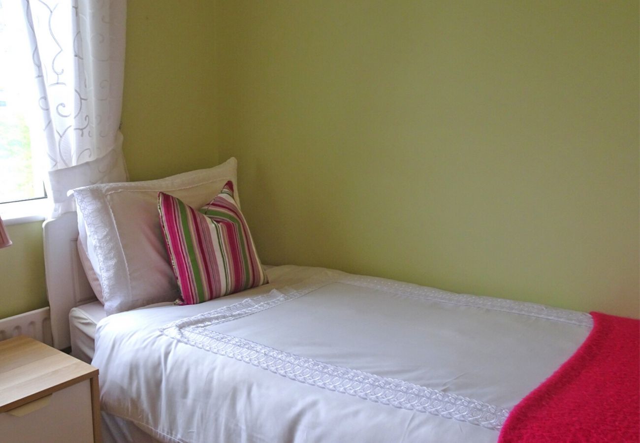 Charming Mary Naoise Family Self-Catering Holiday Home, Lettermacaward, County Donegal