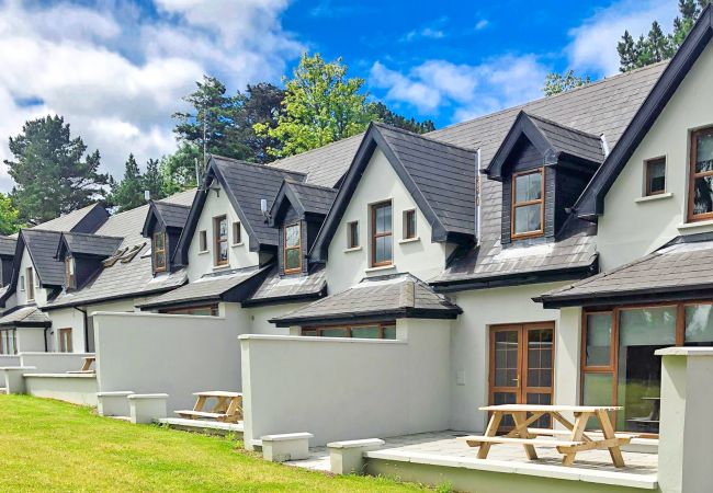 Old Court House Holiday Home, Pretty Lakeside Self Catering Holiday Accommodation Available Near Terryglass & Lough Derg in County Tipperary | Read Mo