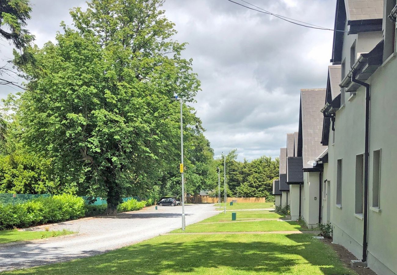 Old Court House Holiday Home, Pretty Lakeside Self Catering Holiday Accommodation Available Near Terryglass & Lough Derg in County Tipperary | Read Mo