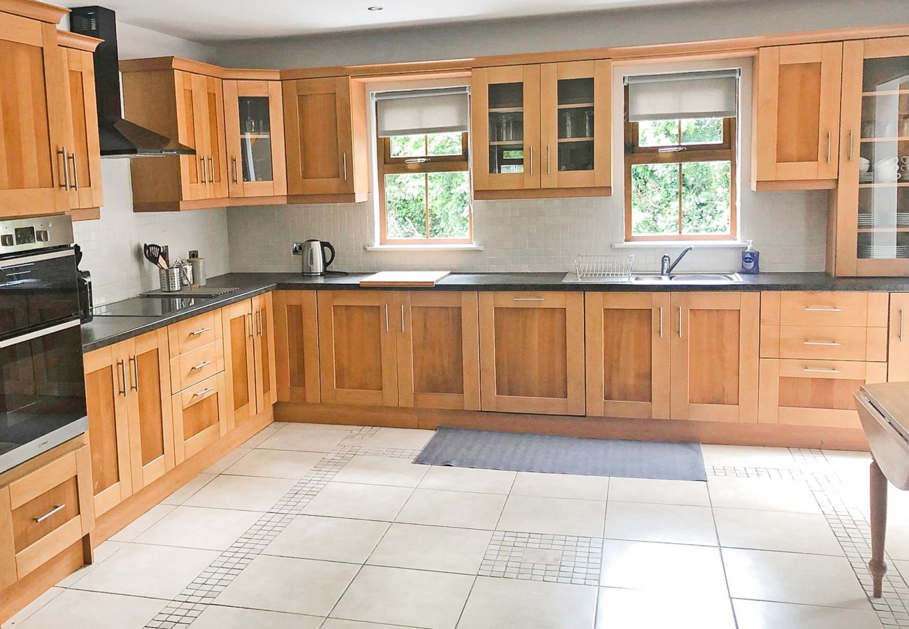 Old Court House Holiday Home, Pretty Lakeside Self Catering Holiday Accommodation Available Near Terryglass & Lough Derg in County Tipperary | Read Mo