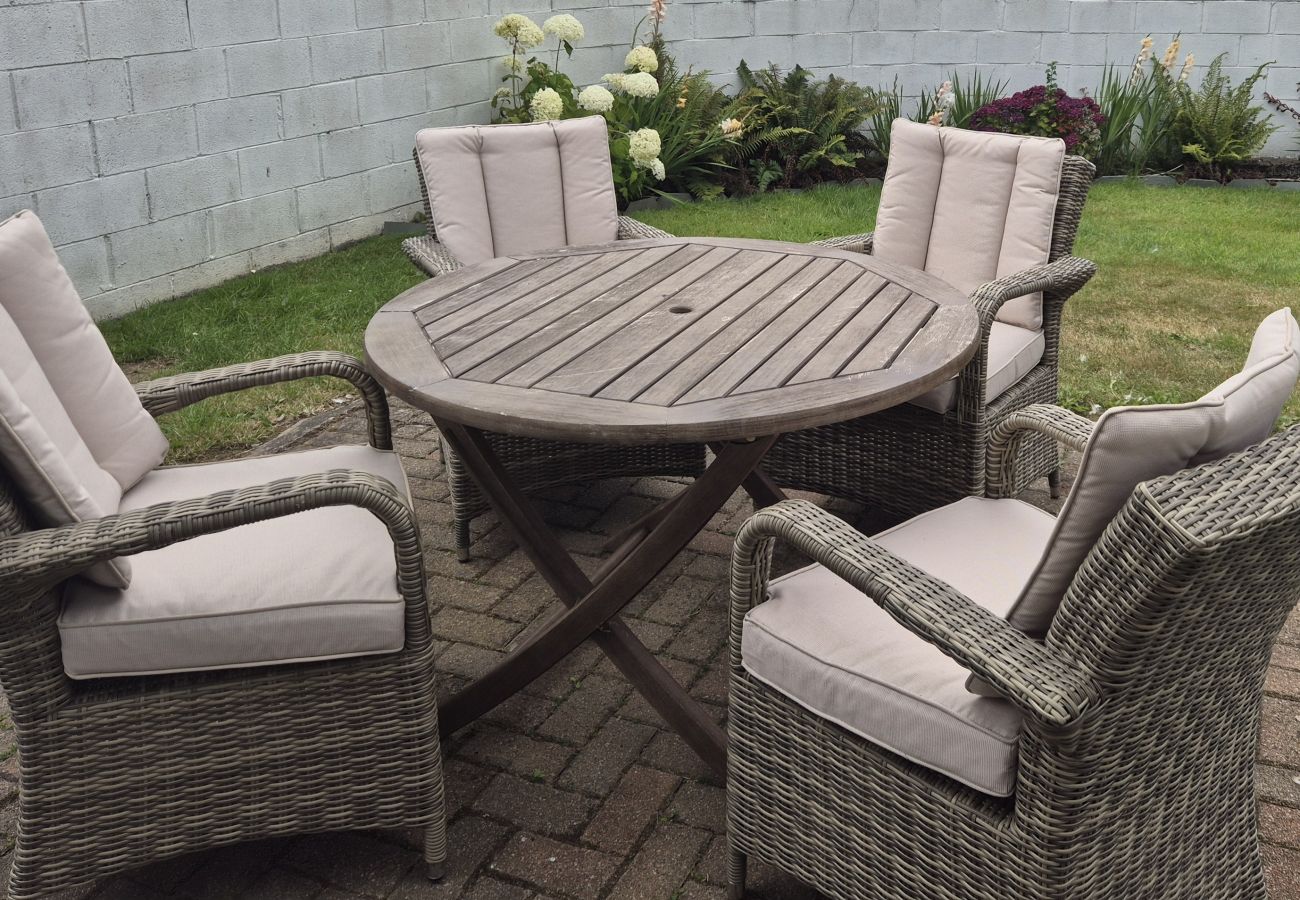 Garden furniture and outdoor seating at Beacheside Avenue Holiday Home No. 15