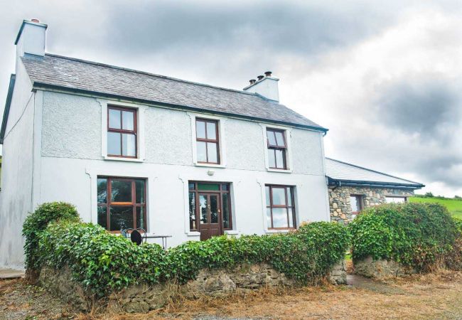 Hillside Holiday Home, Large Self Catering Holiday Home Close to Killarney & Farranfore Airport in County Kerry
