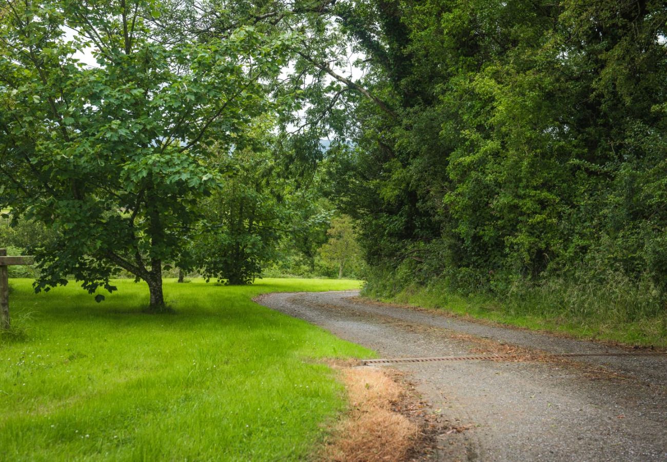 Hillside Holiday Home, Large Self Catering Holiday Home Close to Killarney & Farranfore Airport in County Kerry