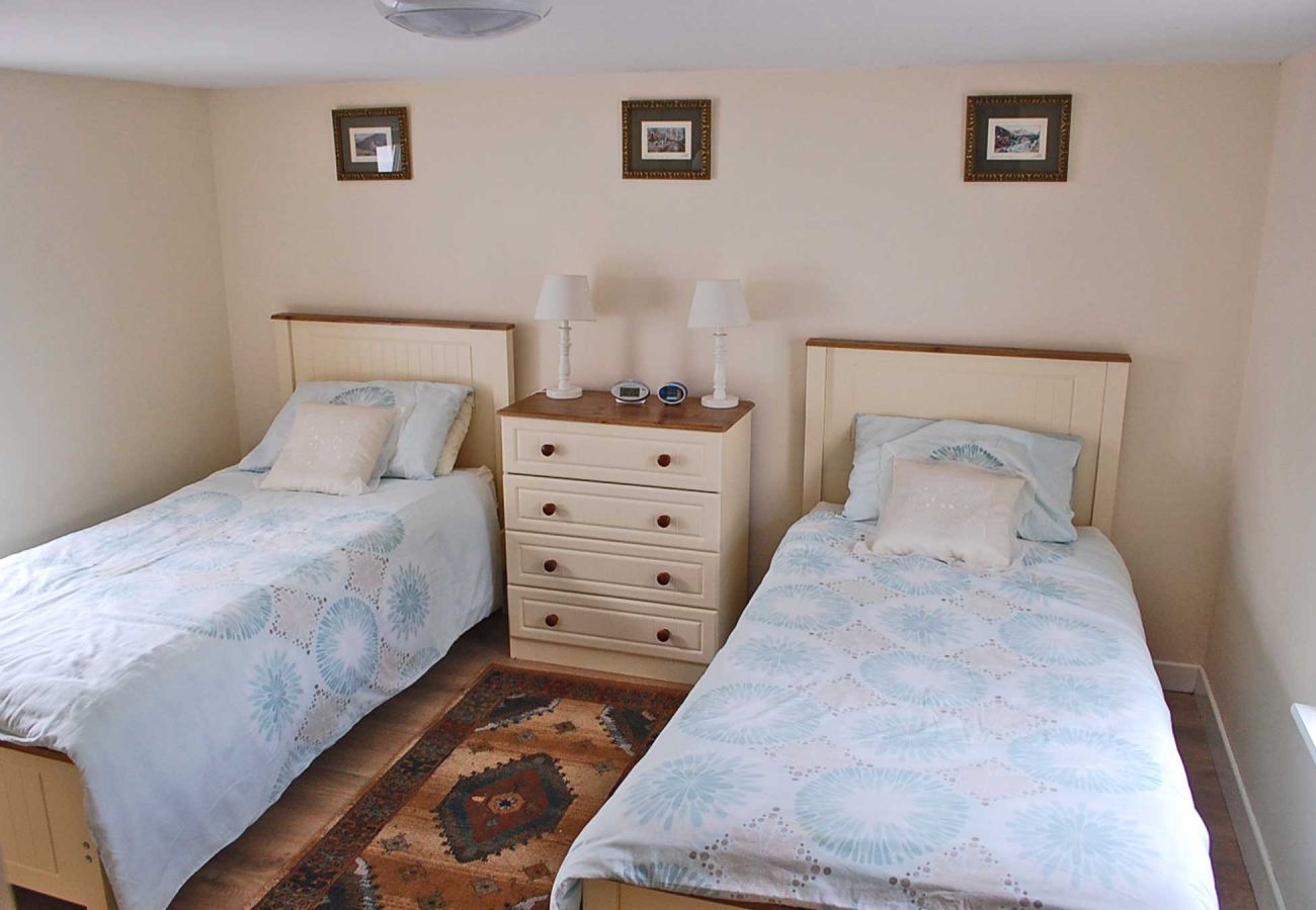 Tigin Mamo Holiday Cottage, Holiday Home with Sea Views near Glenbeigh in Kerry