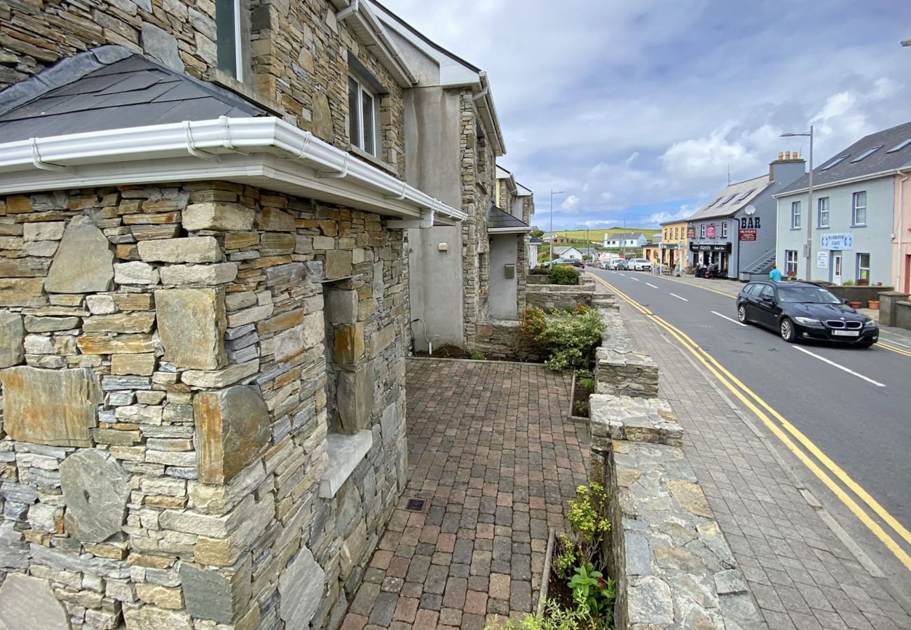 Cleggan Harbour Holiday Home, Seaside Holiday Accommodation Available in Cleggan, County Galway