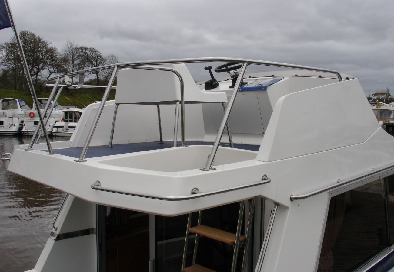 Hire a boat on Lough Erne in County Fermanagh Manor Marine Noble Chancellor 4/6 Berth