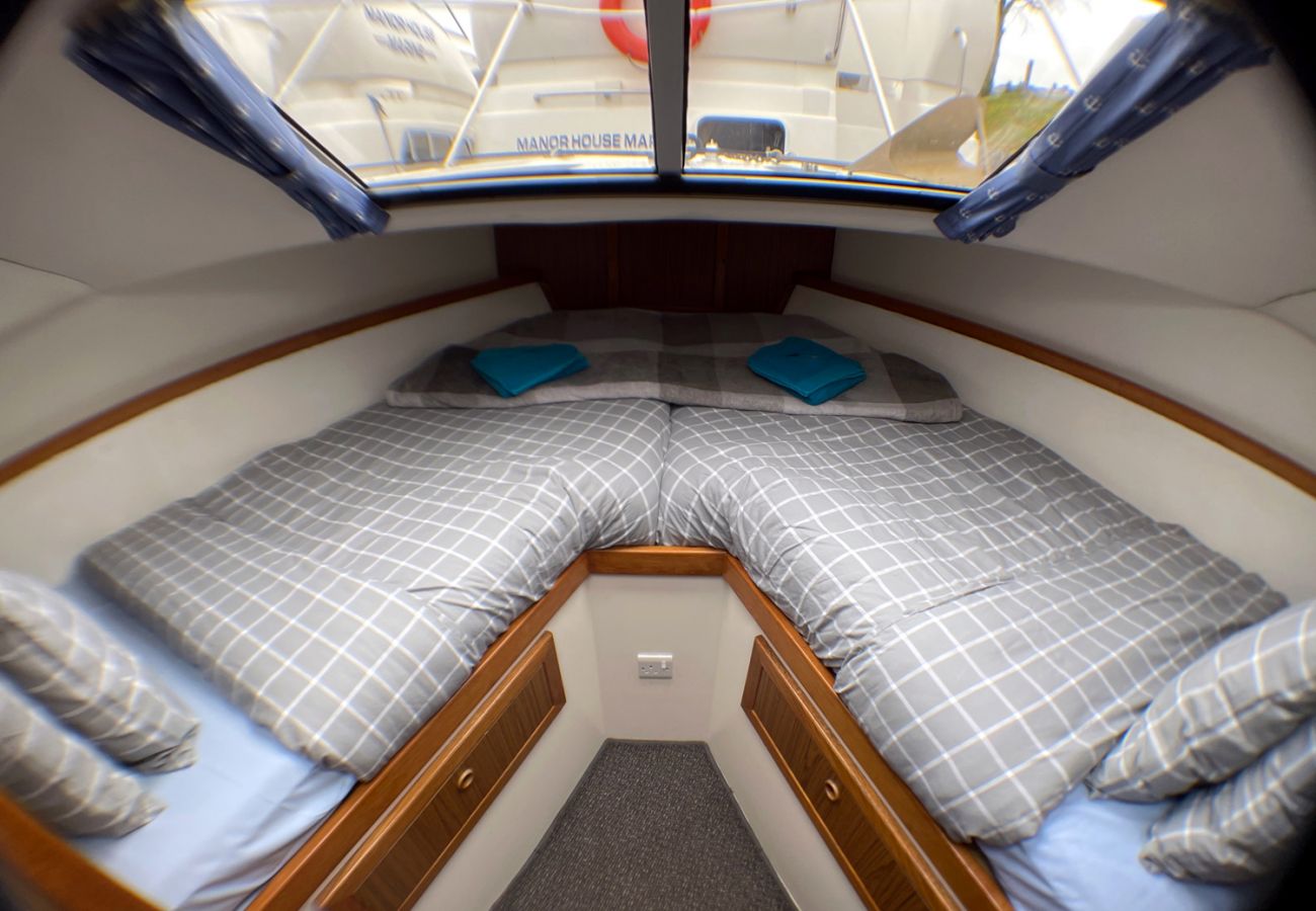 Hire a boat on Lough Erne in County Fermanagh Manor Marine Noble Chancellor 4/6 Berth