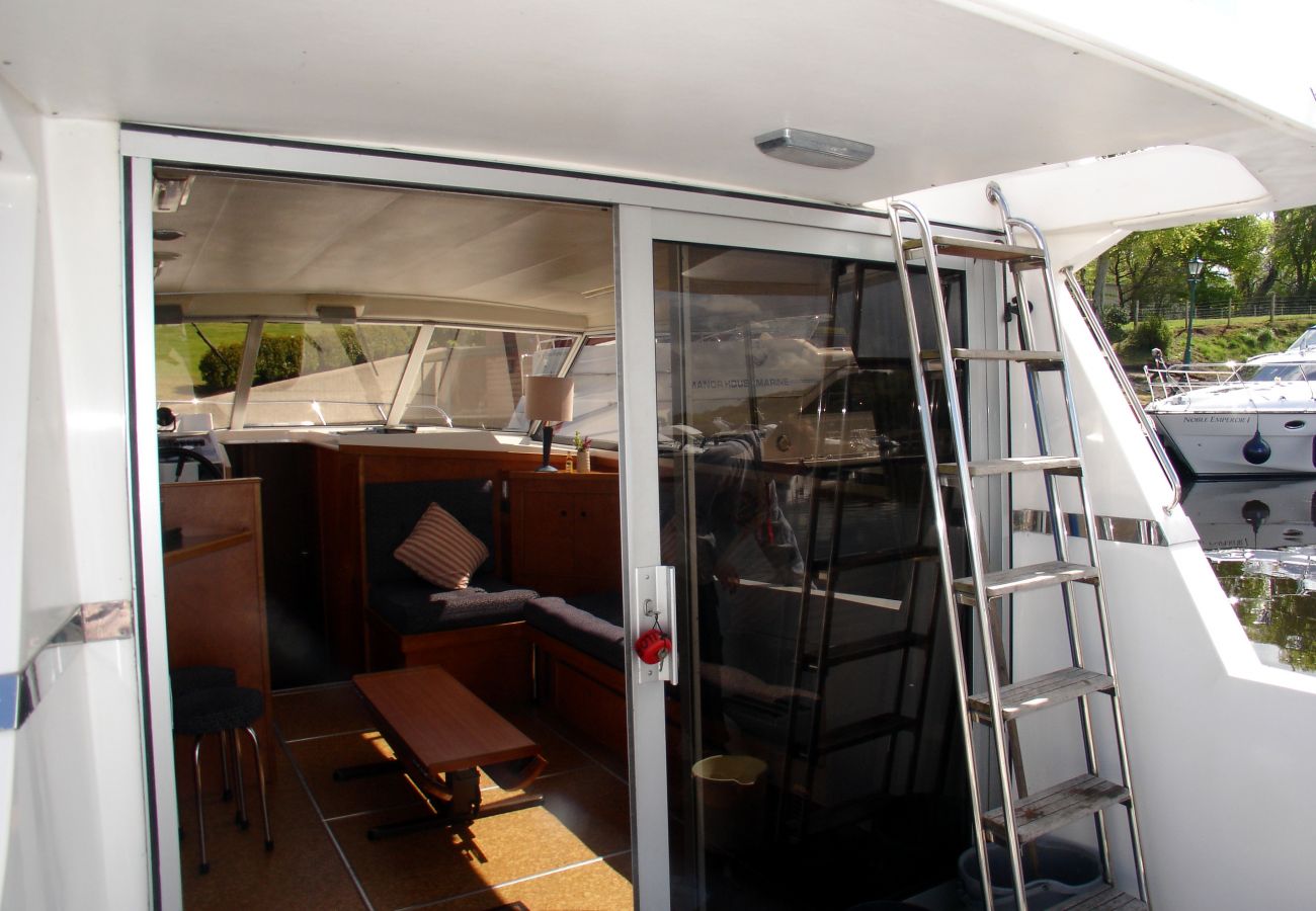 Hire a boat on Lough Erne in County Fermanagh Manor Marine Noble Chancellor 4/6 Berth