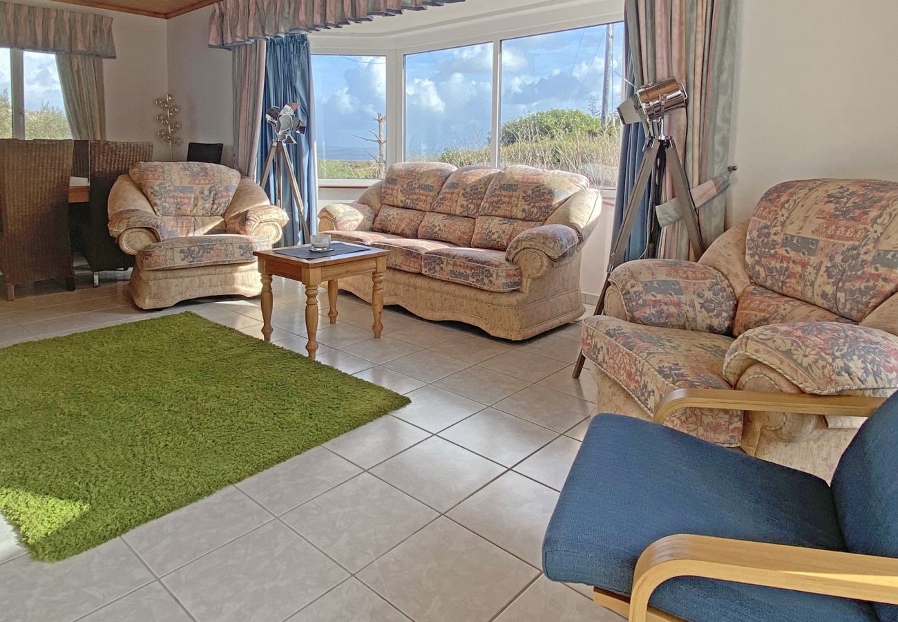 Cottage in Roundstone - Dogs Bay Holiday Cottage