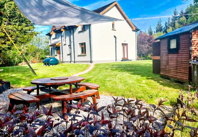 Outdoor Seating area and garden Knockmanagh Holiday Home 