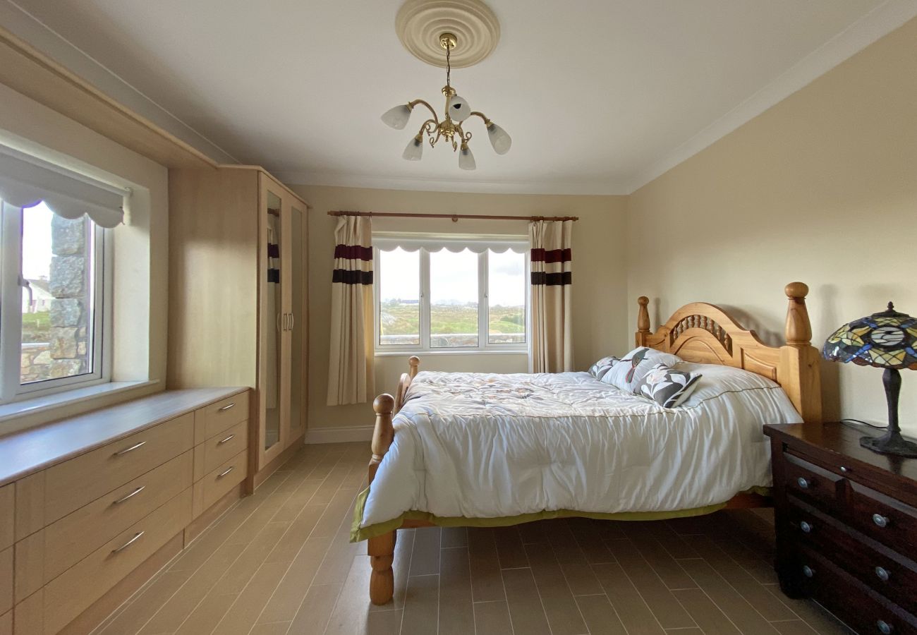 Carna Sea View Holiday Home, Large Holiday Accommodation Available near Carna, County Galway