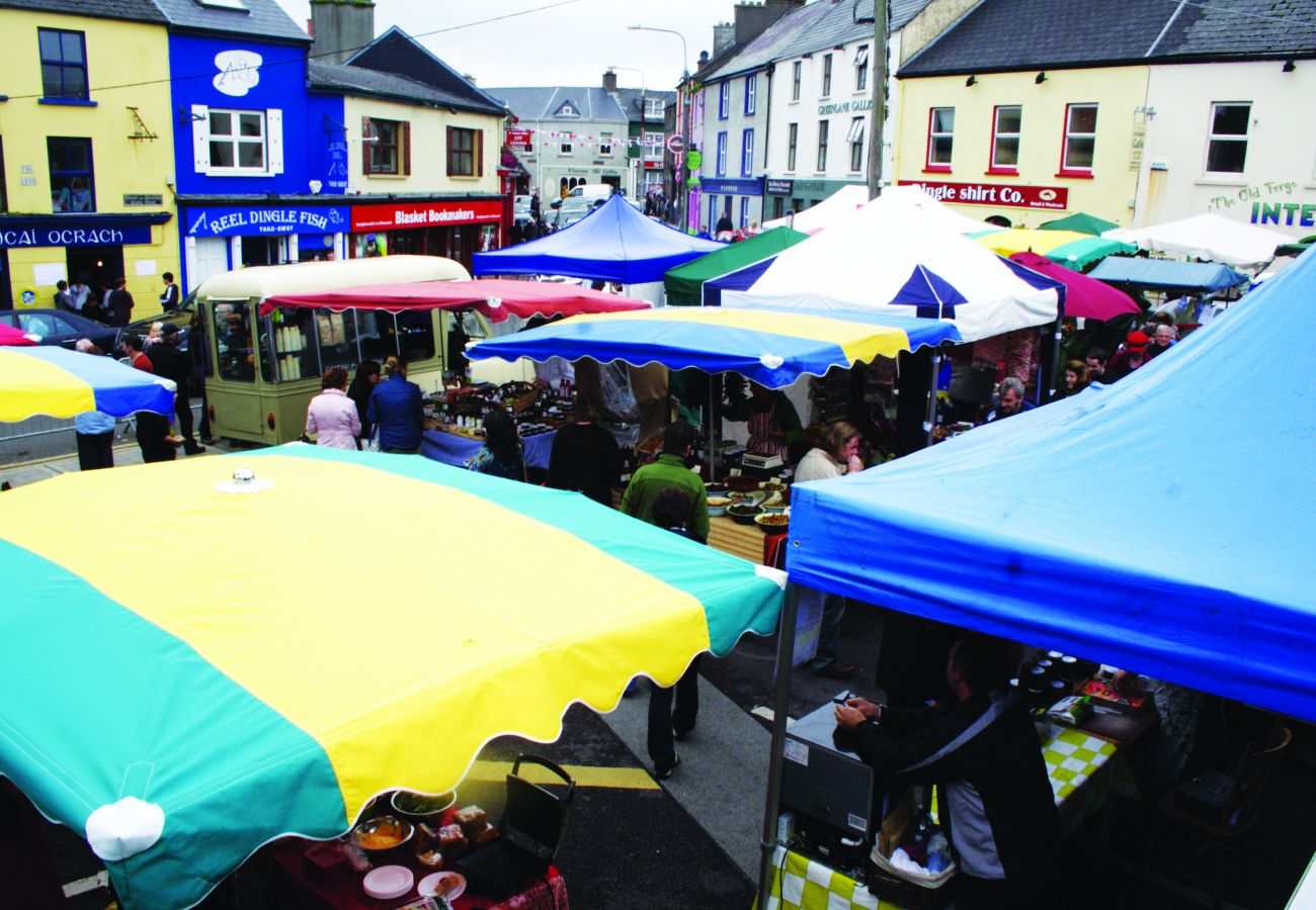 Dingles bustling food market