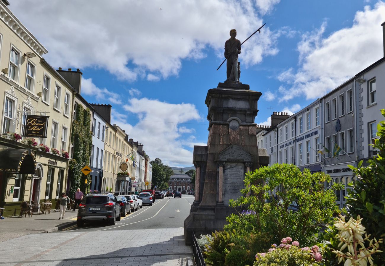 The Pikeman Statue Denny Street Tralee Co Kerry Failte Ireland