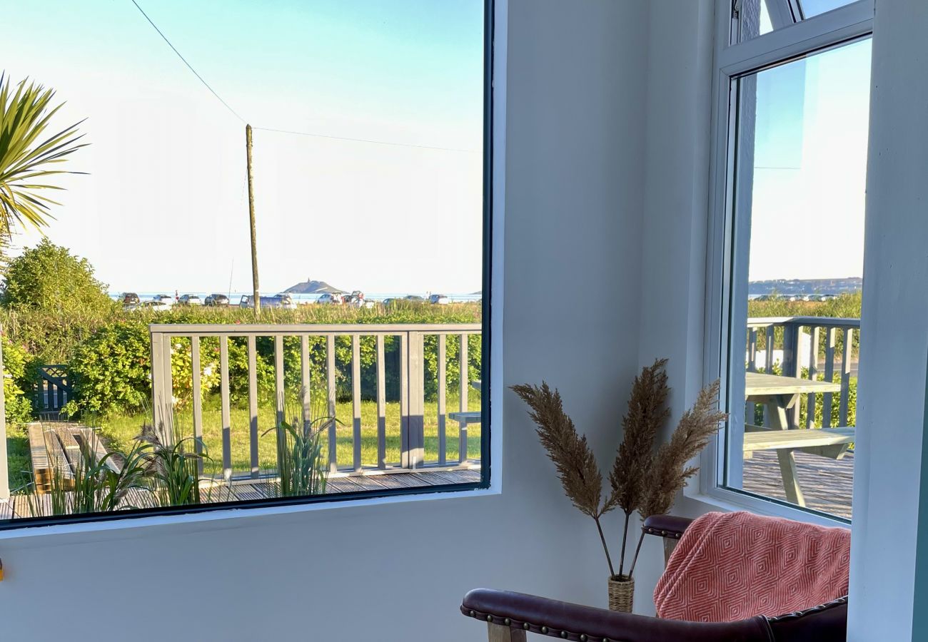 Wavecrest Holiday Cottage, Beach Front Holiday Accommodation Available in Garryvoe, East Cork