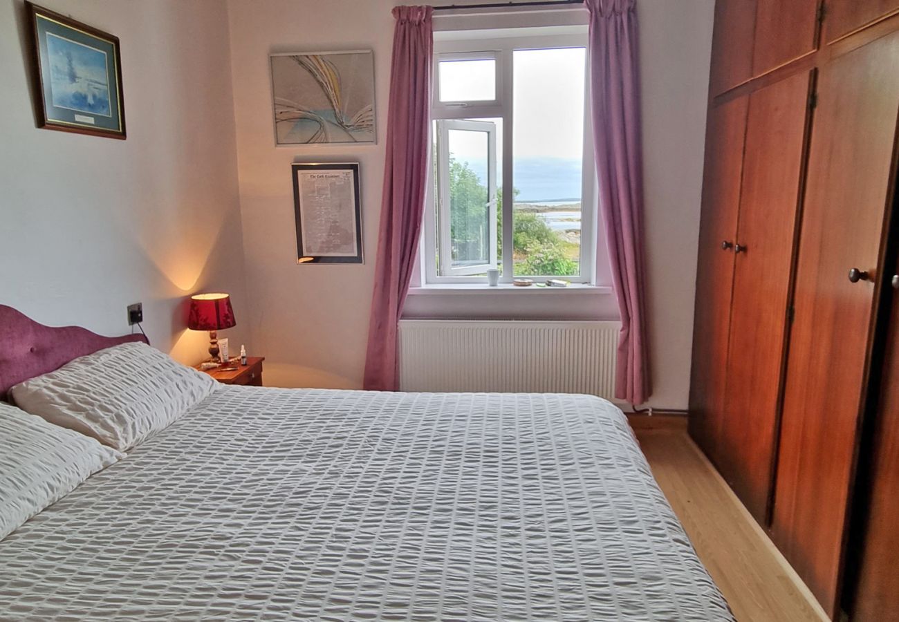 Bealadangan Holiday Home, Coastal Holiday Home Available in Connemara, County Galway