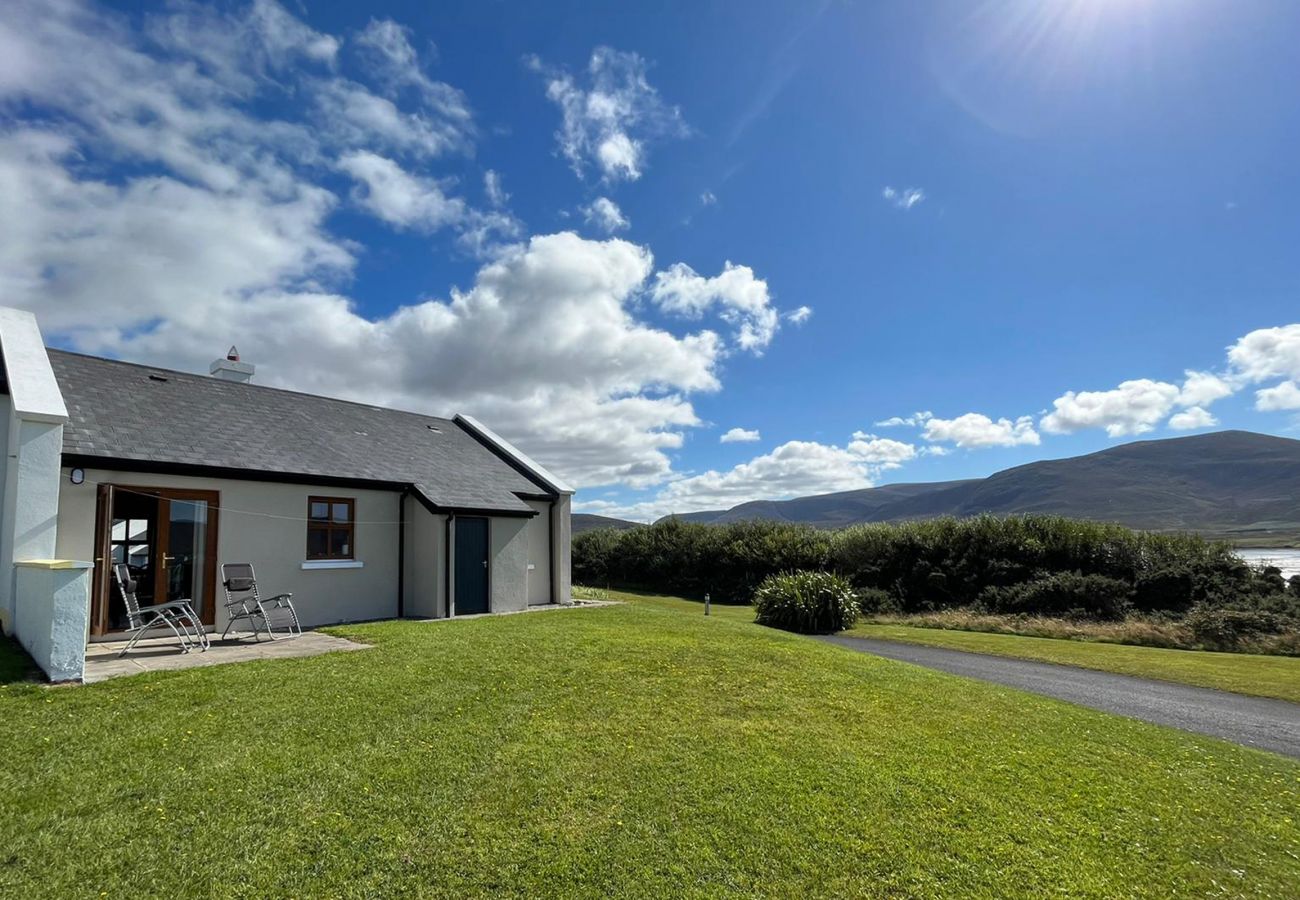 Charming Achill Sound Holiday Village No.11, Achill Island, County Mayo