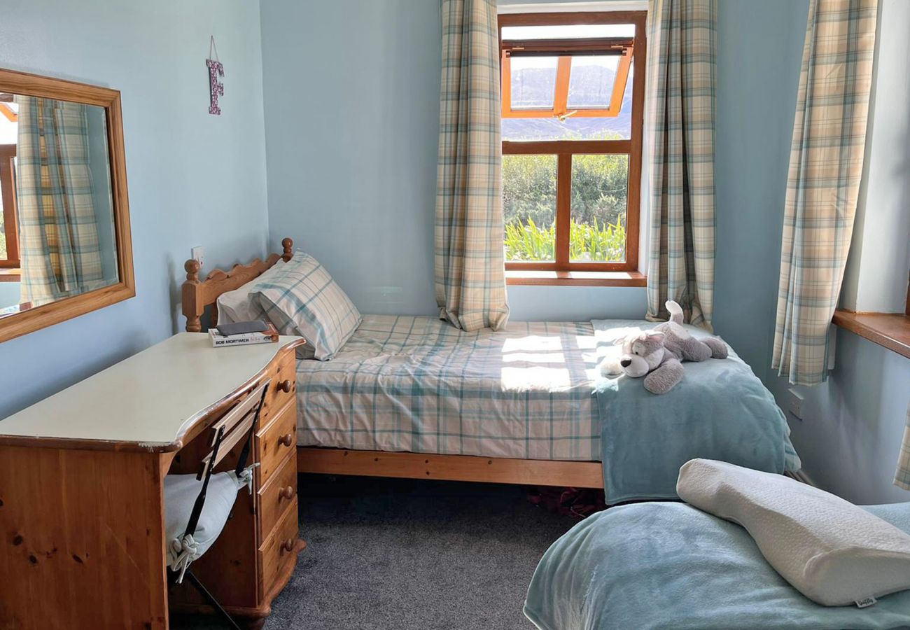 Charming Achill Sound Holiday Village No.11, Achill Island, County Mayo