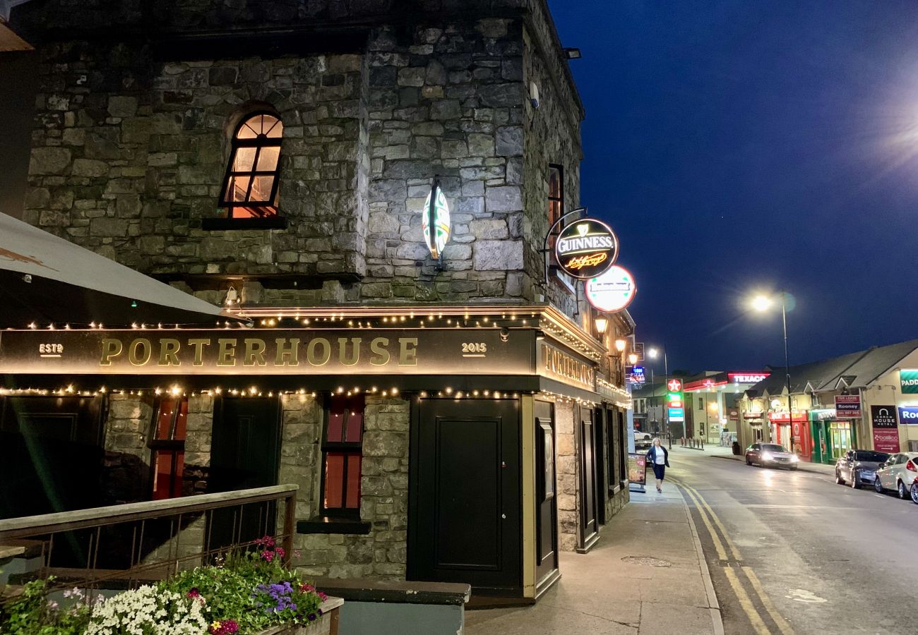 Porterhouse Pub, Oranmore, County Galway