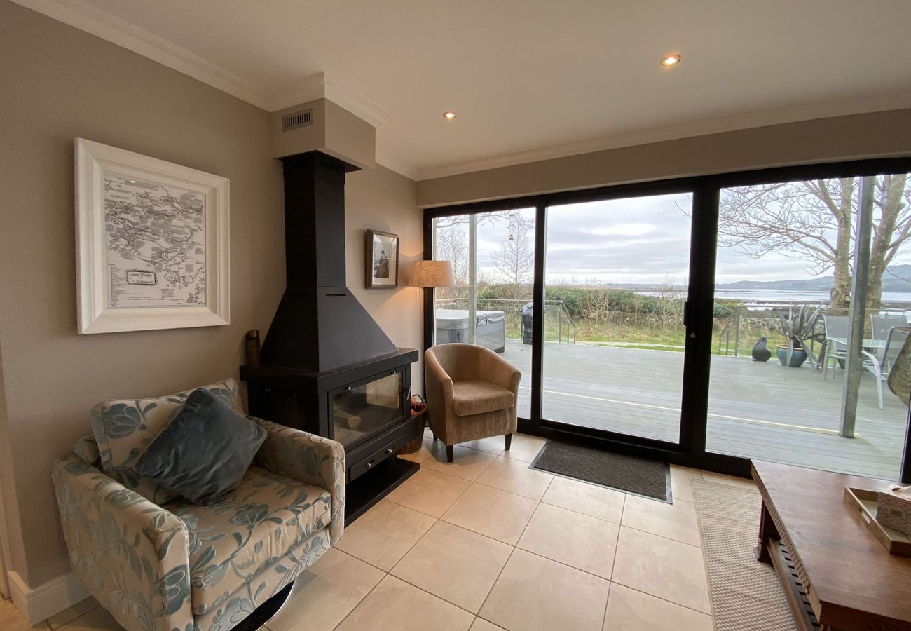 Cashel Bay Holiday Home, Seaside Holiday Accommodation Available in Cashel, County Galway