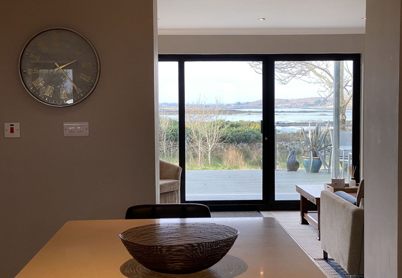 Cashel Bay Holiday Home, Seaside Holiday Accommodation Available in Cashel, County Galway