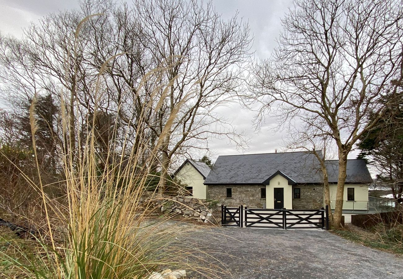 Cashel Bay Holiday Home, Seaside Holiday Accommodation Available in Cashel, County Galway