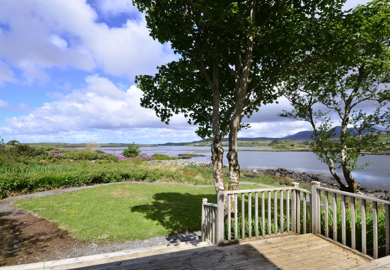 Cashel Bay Holiday Home, Seaside Holiday Accommodation Available in Cashel, County Galway