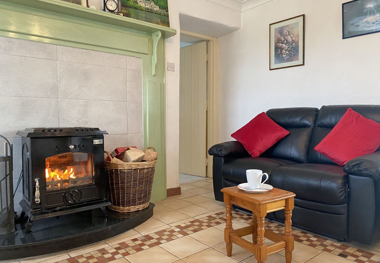 Coral Strand Beach Cottage, Seaside Holiday Accommodation Available in Connemara, Ballyconneely, County Galway