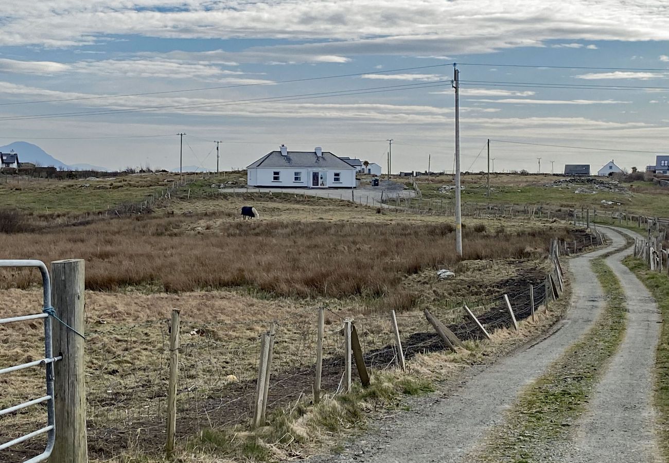 Coral Strand Beach Cottage, Seaside Holiday Accommodation Available in Connemara, Ballyconneely, County Galway