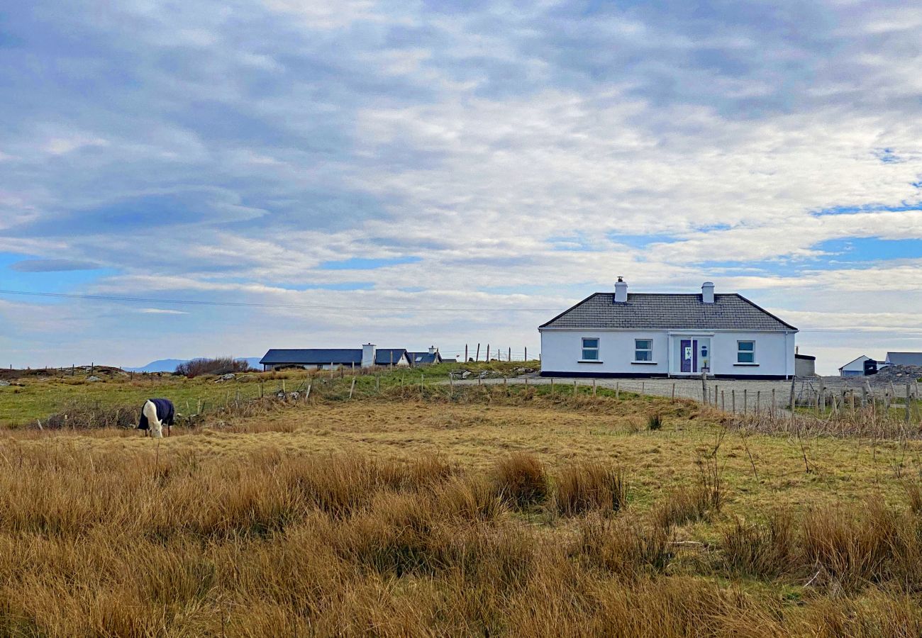 Coral Strand Beach Cottage, Seaside Holiday Accommodation Available in Connemara, Ballyconneely, County Galway