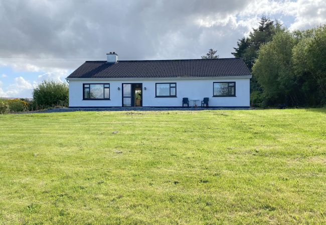 Lakeview Cottage Oughterard, Lakeshore Holiday Accommodation Available in Connemara, Oughterard, County Galway