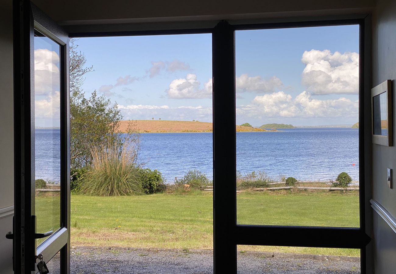 Lakeview Cottage Oughterard, Lakeshore Holiday Accommodation Available in Connemara, Oughterard, County Galway