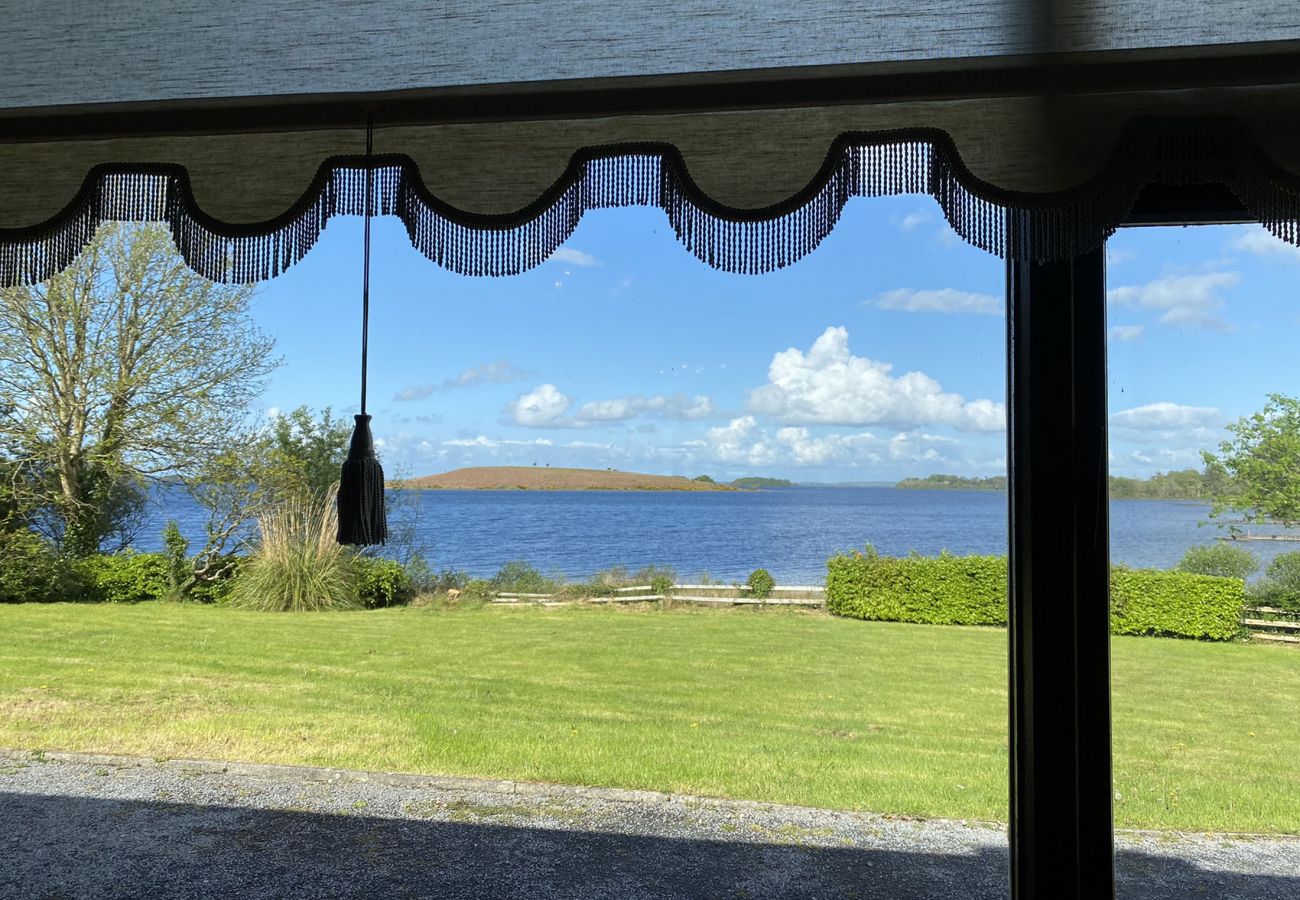 Lakeview Cottage Oughterard, Lakeshore Holiday Accommodation Available in Connemara, Oughterard, County Galway