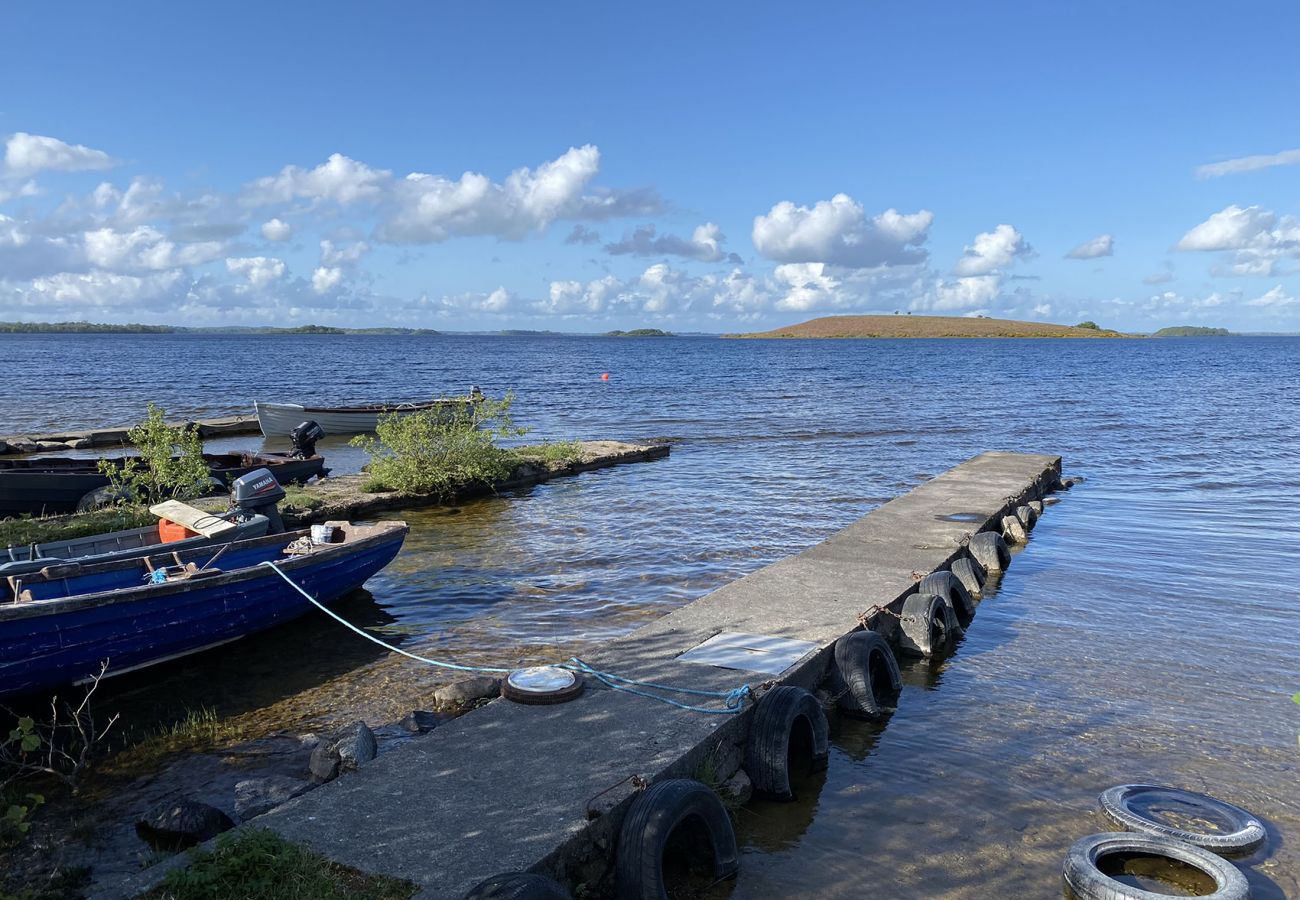 Lakeview Cottage Oughterard, Lakeshore Holiday Accommodation Available in Connemara, Oughterard, County Galway