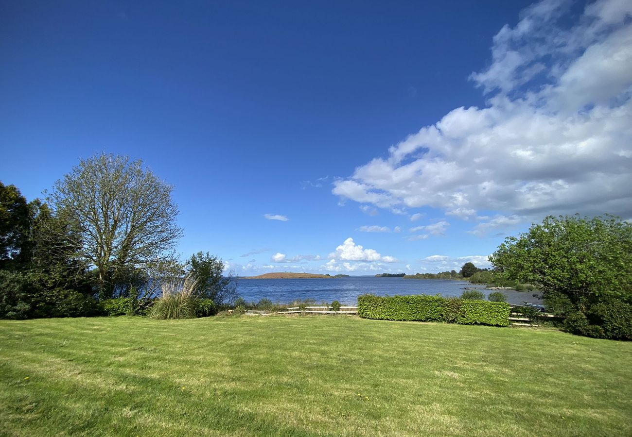 Lakeview Cottage Oughterard, Lakeshore Holiday Accommodation Available in Connemara, Oughterard, County Galway