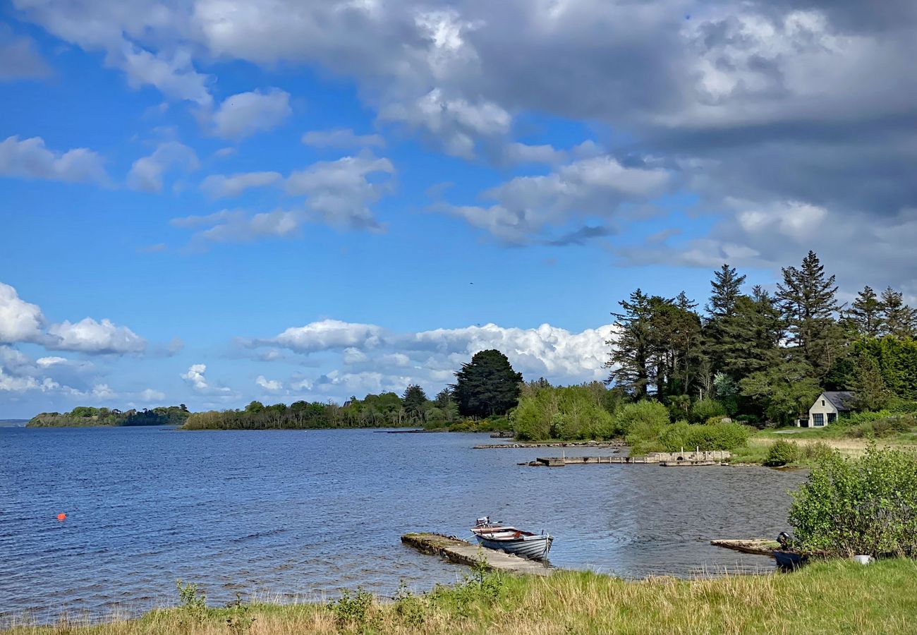 Lakeview Cottage Oughterard, Lakeshore Holiday Accommodation Available in Connemara, Oughterard, County Galway