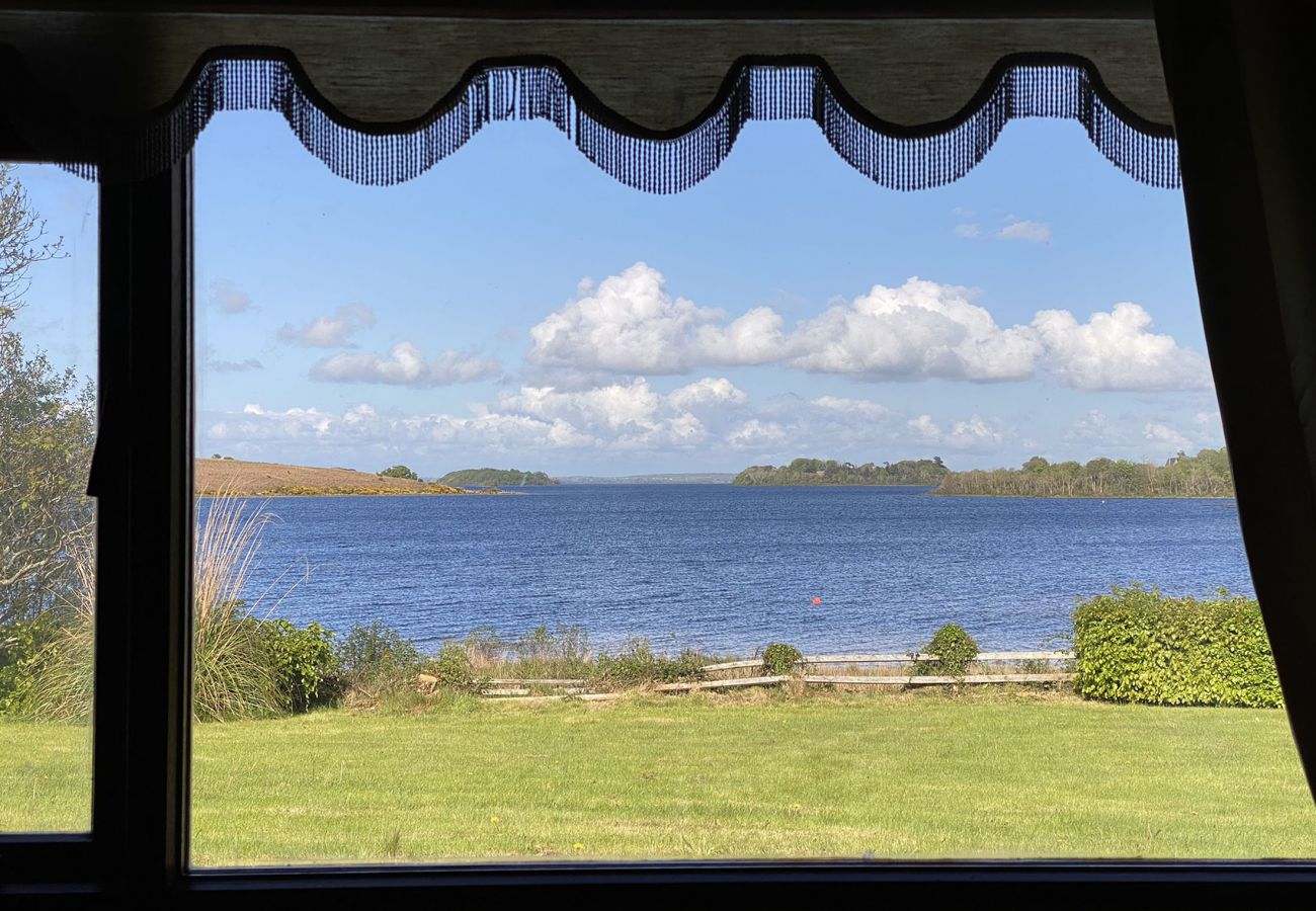 Lakeview Cottage Oughterard, Lakeshore Holiday Accommodation Available in Connemara, Oughterard, County Galway