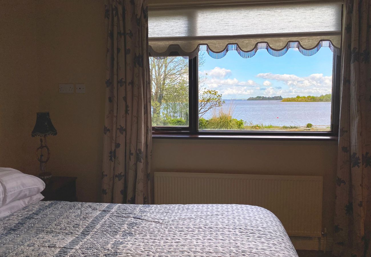 Lakeview Cottage Oughterard, Lakeshore Holiday Accommodation Available in Connemara, Oughterard, County Galway