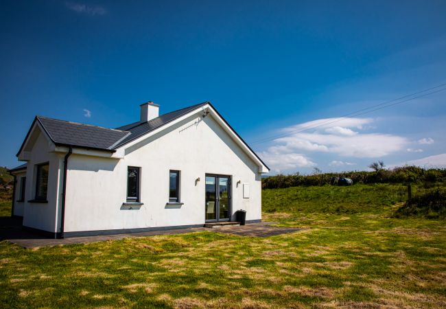 Lakeview Waterville Holiday Home, Waterville, Co. Kerry | Coastal Self-Catering Holiday Accommodation Available in Waterville, County KerrySonas Water