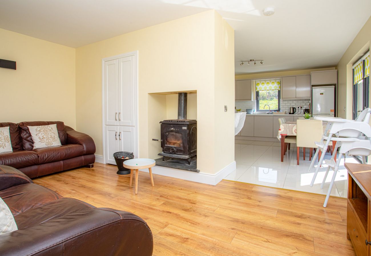 Lakeview Waterville Holiday Home, Waterville, Co. Kerry | Coastal Self-Catering Holiday Accommodation Available in Waterville, County KerrySonas Water