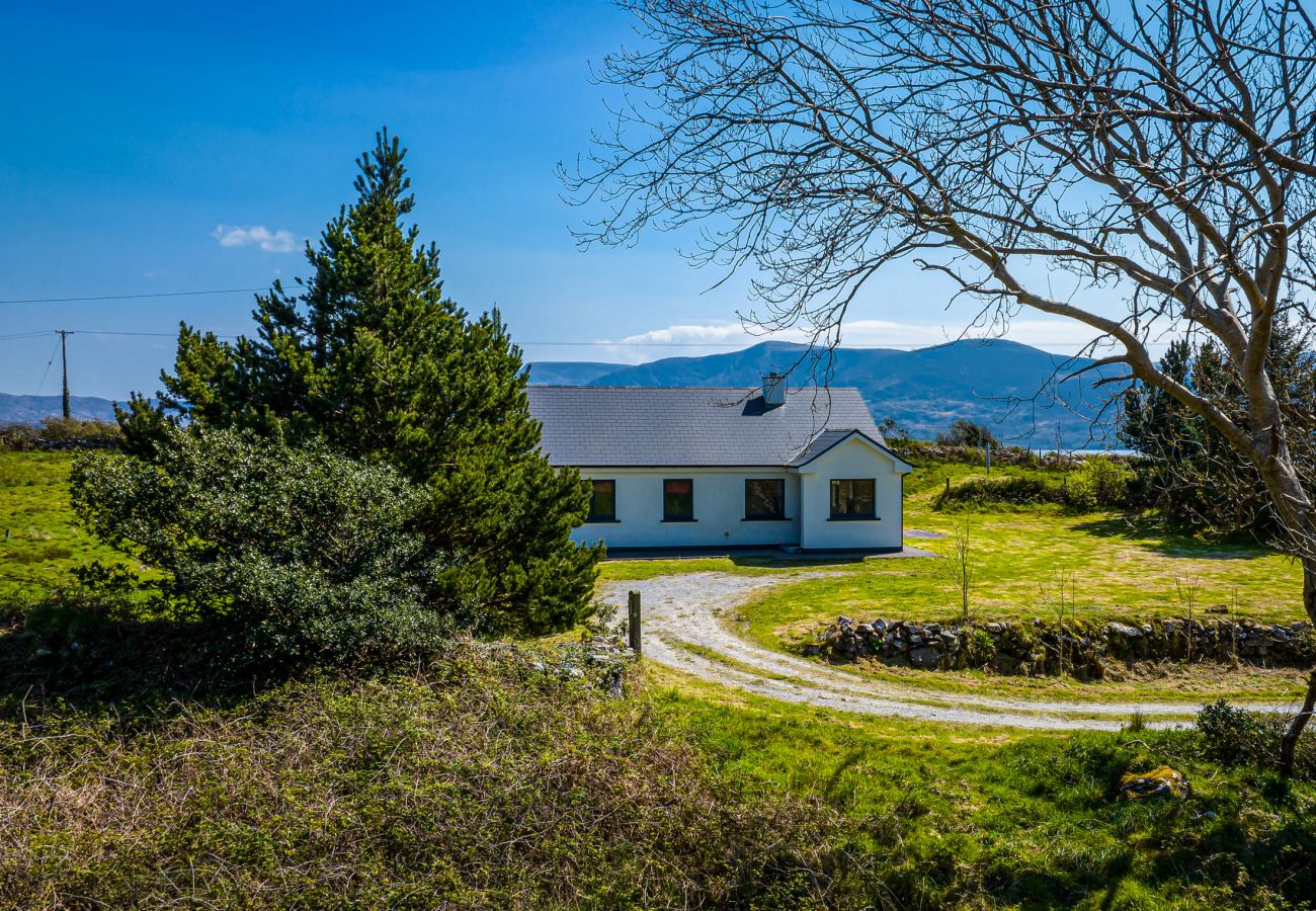 Lakeview Waterville Holiday Home, Waterville, Co. Kerry | Coastal Self-Catering Holiday Accommodation Available in Waterville, County KerrySonas Water